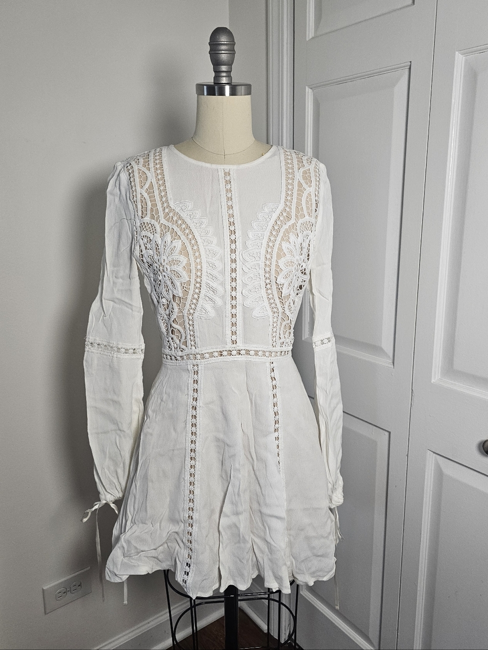 105. Chicwish Cream Lace Mini Dress Size XS